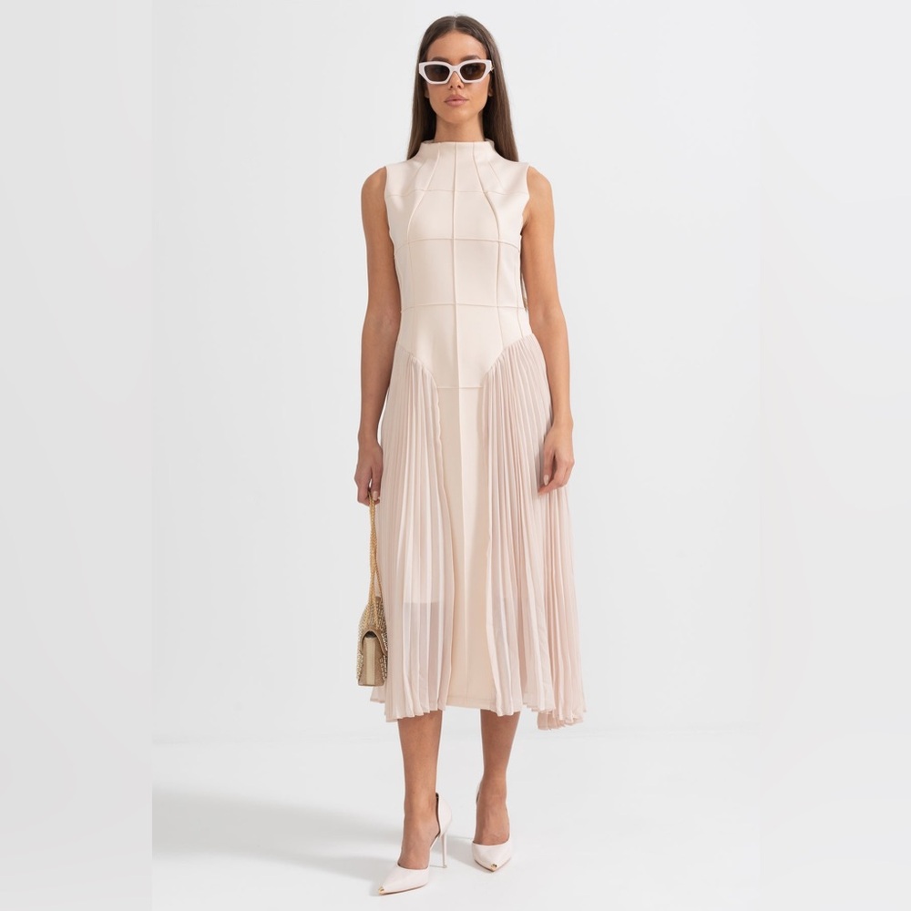 Sleeveless Knit Midi Dress With Plies - Nude size Medium